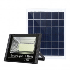 Proiector LED SMD 800W cu incarcare solara Flippy, panou solar, cu telecomanda, suport prindere, material ABS, 20AH, 966 LED-uri, temperatura culoare