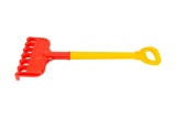 Cumpara ieftin Grebla din plastic, TechnoK, 64 cm, pentru nisip, rosu