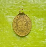 H57-Medalion Sfantul Benedict anii 1800 alama. Marimi: 2,8/ 2 cm.