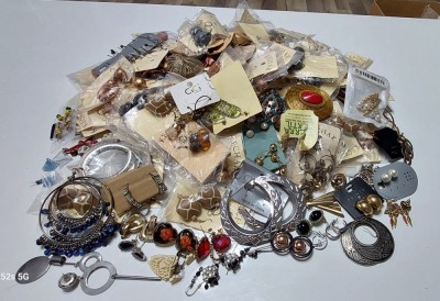 Lot vintage de diverse bratari, coliere, inele si pandative 13,5 kg foto