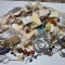 Lot vintage de diverse bratari, coliere, inele si pandative 13,5 kg