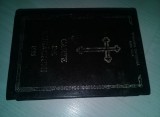 Carte religioasa veche,CARTE DE RUGACIUNI,608 p,pozele reflecta realitatea carti