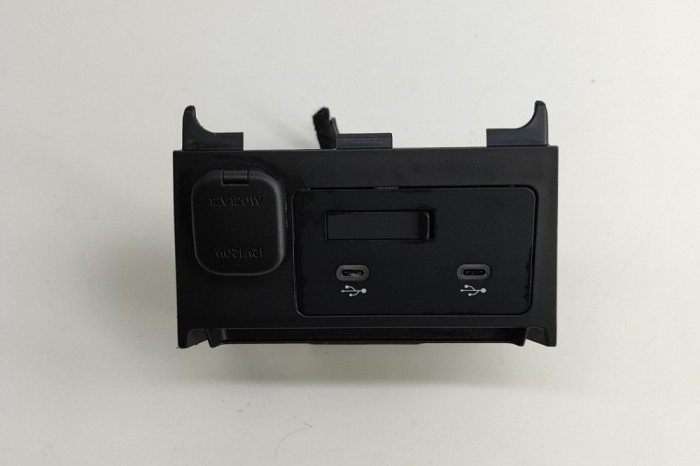 Port USB/AUX-In MAZDA CX-30 DM 2023 OEM: KBB4-669U0-G,KBB4-66-9U0C,DMST-644A1 29831655