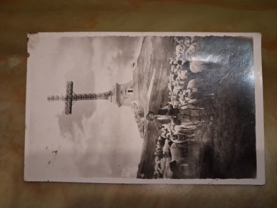 Prahova - cioban la crucea de pe Caraiman. foto