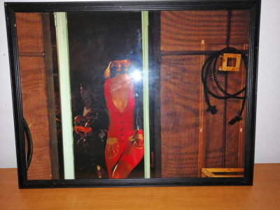 Tablou reclama bar local pub femeie in rosu rama lemn protectie 42x32 cm foto