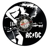 Ceas de perete decorativ realizat din disc de vinil, Model Formatie Rock AC/DC cu Chitarist Angus Young, Negru, 30 cm