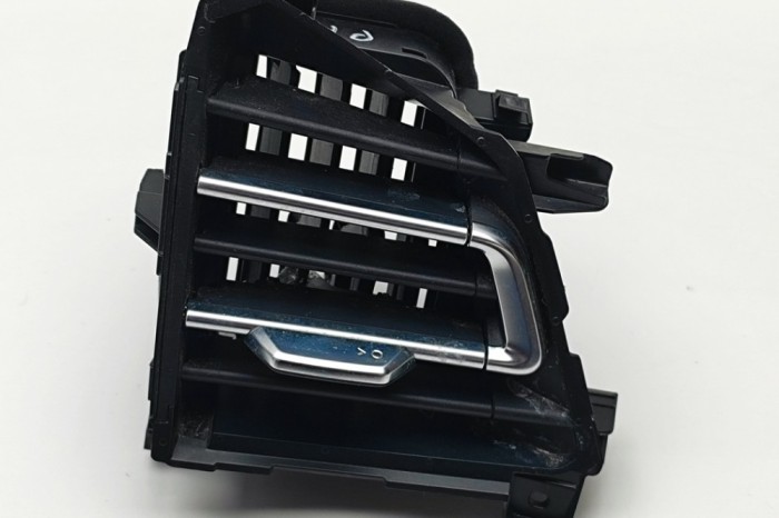 Gura de ventilație planșa de bord AUDI Q4 SUV F4B 2023 OEM: 89C820902 | 28640892
