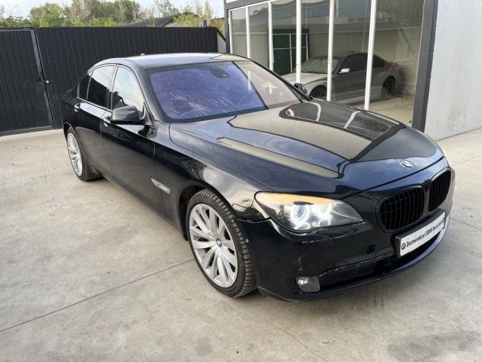 Dezmembrez BMW seria 7 F01 740xd xdrive 5 butoane 306cp de Europa