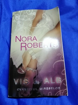 Vis in alb de Nora Roberts foto