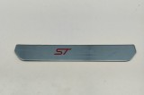 Ornament prag interior st&acirc;nga față FORD PUMA J2K, CF7 2024 OEM: L1TJ-132K14-BC | 31988781