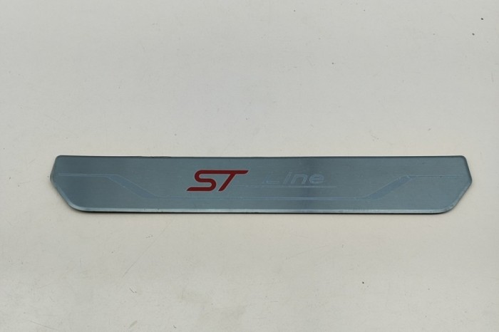 Ornament prag interior st&acirc;nga față FORD PUMA J2K, CF7 2024 OEM: L1TJ-132K14-BC | 31988781