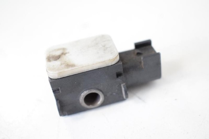 Senzor de impact dreapta față LAND ROVER FREELANDER 2 L359 2010 OEM: 3M5T-14B006-AD 3754232
