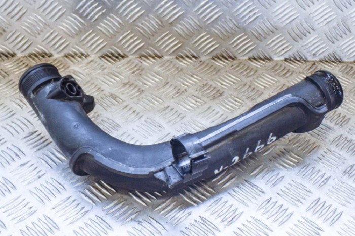 Furtun intercooler dreapta AUDI Q3 8U 2014 OEM: 1K0145770AE 10875173