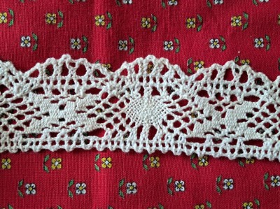Dantelă crosetata manual foto