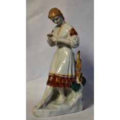 Statueta din portelan Polonne ZHK Ucraina URSS - Fata in port popular cu floare in mana - cca.1960