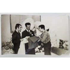 INTREPRINDEREA &#039; MUNCA TEXTILA &#039; , DISCUTIE DESPRE CALITATEA PRODUSELOR , FOTOGRAFIE DE PRESA , ANII &#039;70