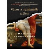 V&aacute;ros a szakad&eacute;k sz&eacute;l&eacute;n - Marina Sztyepnova