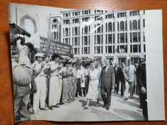 fotografie originala nicolae ceausescu,elena ceausescu-vizita de lucru anii &amp;#039;80 foto