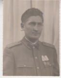QW18 56 - Fotografie foarte veche - Militar cu decoratii - anii 1950, Alb-Negru, Romania 1900 - 1950