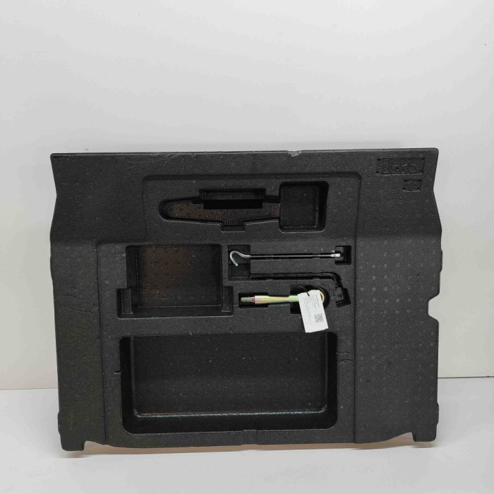 Spuma portbagaj MAZDA CX-30 DM 2023 OEM: DFR5688MX