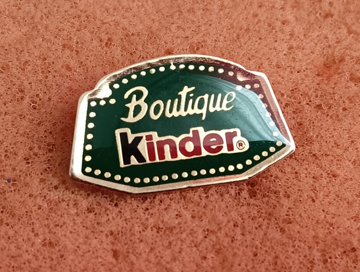 QW9 J 2 - insigna - tematica reclama - Boutique kinder