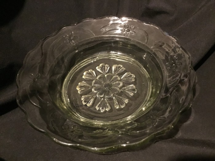 Design / Vintage - Farfurie din sticla transparenta mijlocul sec XX Turda !