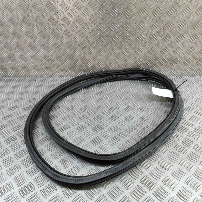 Garnitura ușă dreapta față PORSCHE MACAN DKN 2021 OEM: 95B831721E