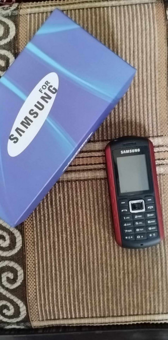 Samsung B2100 rezistet la apa, socuri si intemperii !!