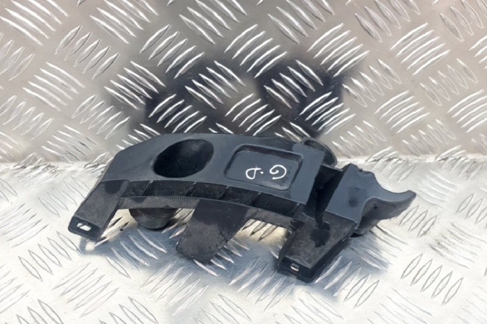 Suport bara de protecție dreapta spate CITRO&Euml;N C3 III SX 2018 OEM: 9813361580 11455217