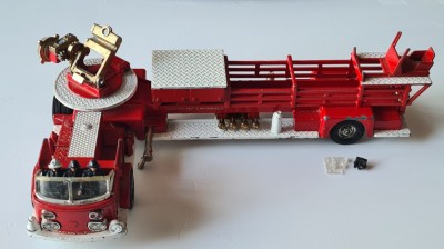 Set vechi Corgi Major Toys American La France Aerial Rescue Tractor &amp;amp; Truck (cap tractor &amp;amp; remorca platforma scara pompieri), 1:43, Great Britain foto