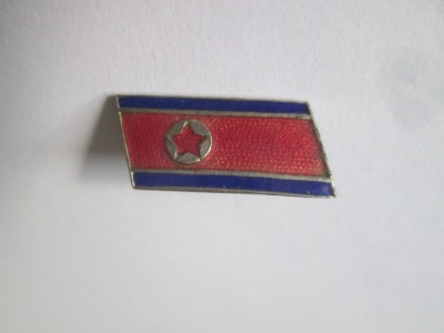 Rara! Coreea de Nord insigna colectie cu drapelul national din anii 60 foto