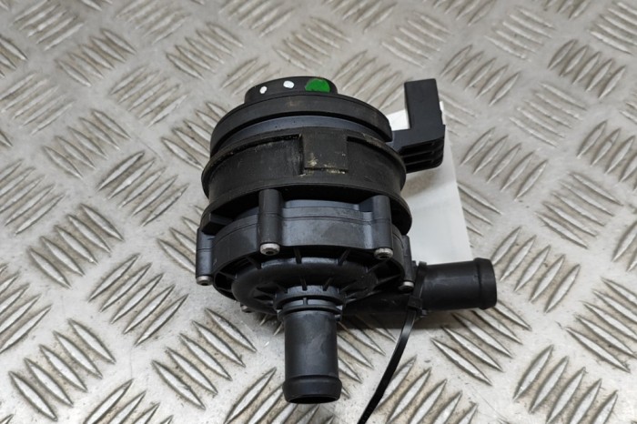 Pompa de apa auxiliara VOLVO XC40 536 2024 OEM: 32238224 27790153
