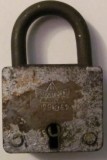 GE - Lacat vechi / deschis, dar fara cheie "PRODCOMPLEX Targu Mures" RO comunism / 4,50 cm x 4 cm (H) x 2 cm 160 g / stare buna, estetica frumoasa
