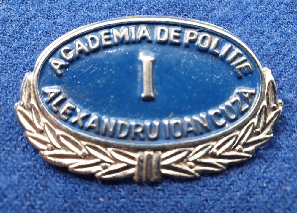 Insigna Militara - ACADEMIA DE POLITIE A.I. CUZA - Coifura insemn cascheta  | Okazii.ro