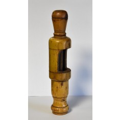 Dispozitiv vechi pentru pus dopuri de pluta la sticlele de vin - anii 1930