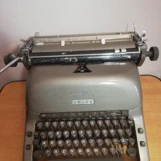 masina de scris Adler