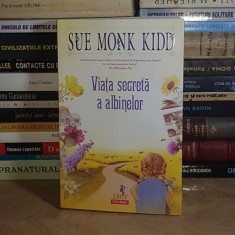 SUE MONK KIDD - VIATA SECRETA A ALBINELOR ( ROMAN ) , POLIROM , 2016 *