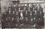 Absolvente de liceu din Satu Mare, perioada interbelica// foto tip CP, Romania 1900 - 1950, Portrete