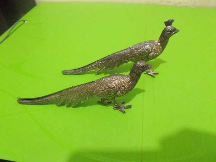 Pereche de FAZANI - statuete din metal argintat , suport pentru etichete , carduri , ornamentale