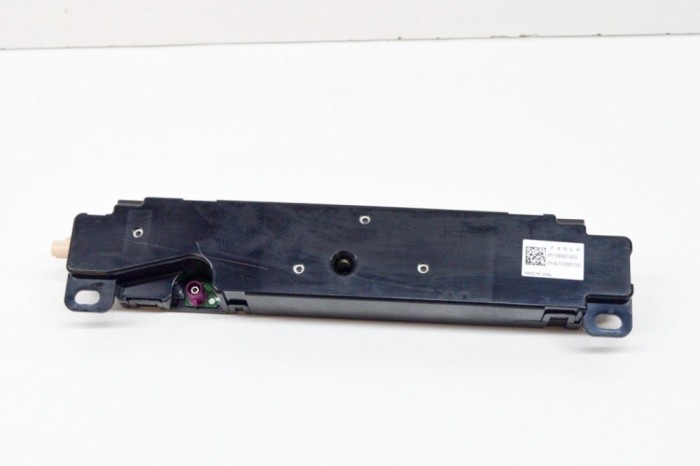 Antena TESLA MODEL 3 2021 OEM: 1585601-00-D | 15511736