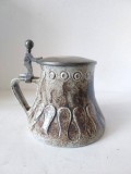 Halba de bere vintage, ceramica cu capac de metal, semnata pe fund LU, 11.5cm inaltime