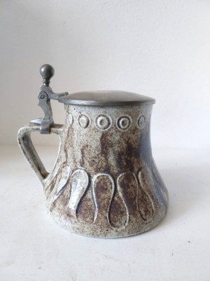 Halba de bere vintage, ceramica cu capac de metal, semnata pe fund LU, 11.5cm inaltime foto