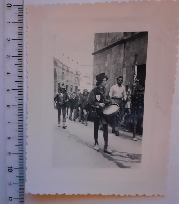 Fotografie cu tematică muzicală cu un toboșar