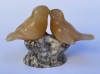 Sculptura animaliera infatisand doua pasari din piatra naturala SELENIT, Animale, Asia