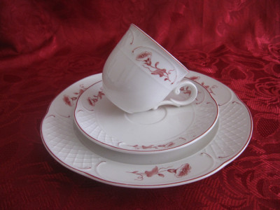 SET MIC DEJUN PORTELAN VILLEROY&amp;amp;BOCH MODEL VAL ROUGE CEASCA CAFEA SI FARFURII foto