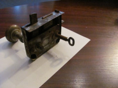 GE - Broasca veche, din metal, cu cheie, functionala (2) foto
