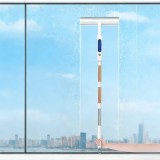 Cumpara ieftin Stergator pentru geamuri cu pulverizator, cu 2 lavete microfibra, dimensiuni 29 cm x 145 cm, alb