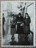 Stradala, domnisoare din perioada interbelica// fotografie