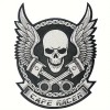 Petic Brodat cu Craniu si pistoane &icirc;n Stil Punk, Aplică Decorativă cu Spate Adhesiv, pentru Geaca Motociclist, Negru şi Alb