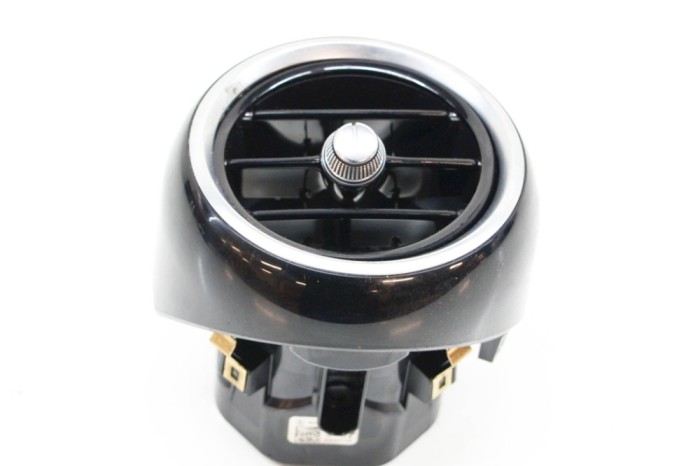 Gura de ventilație planșa de bord MERCEDES-BENZ C W205 2016 OEM: A2058301200,530250CZ 13861789